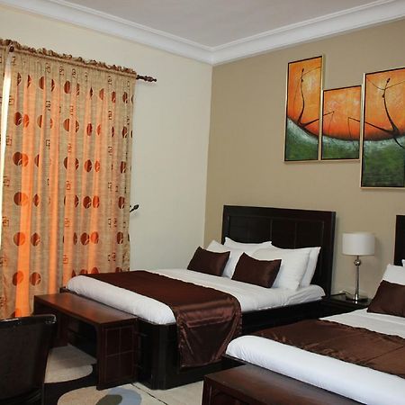 Palm Spring Resort Монровия Экстерьер фото