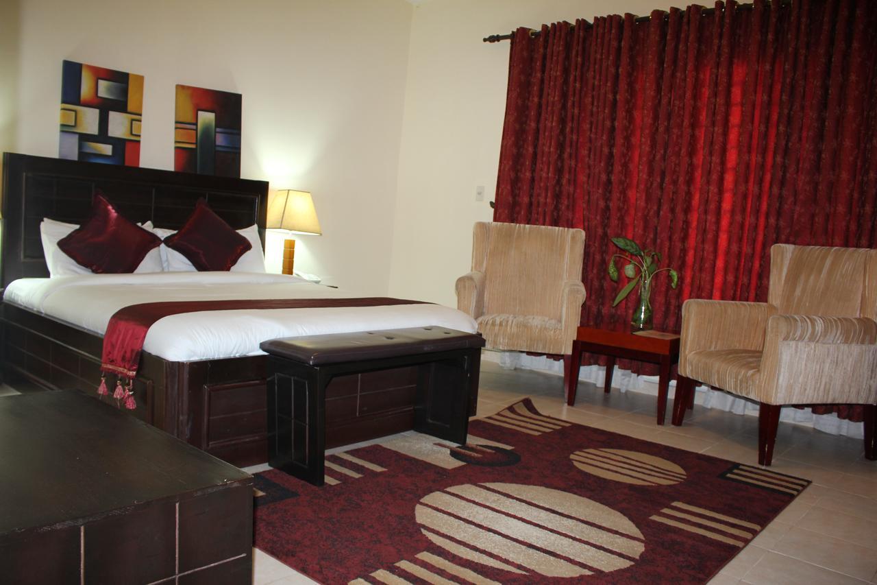 Palm Spring Resort Монровия Экстерьер фото