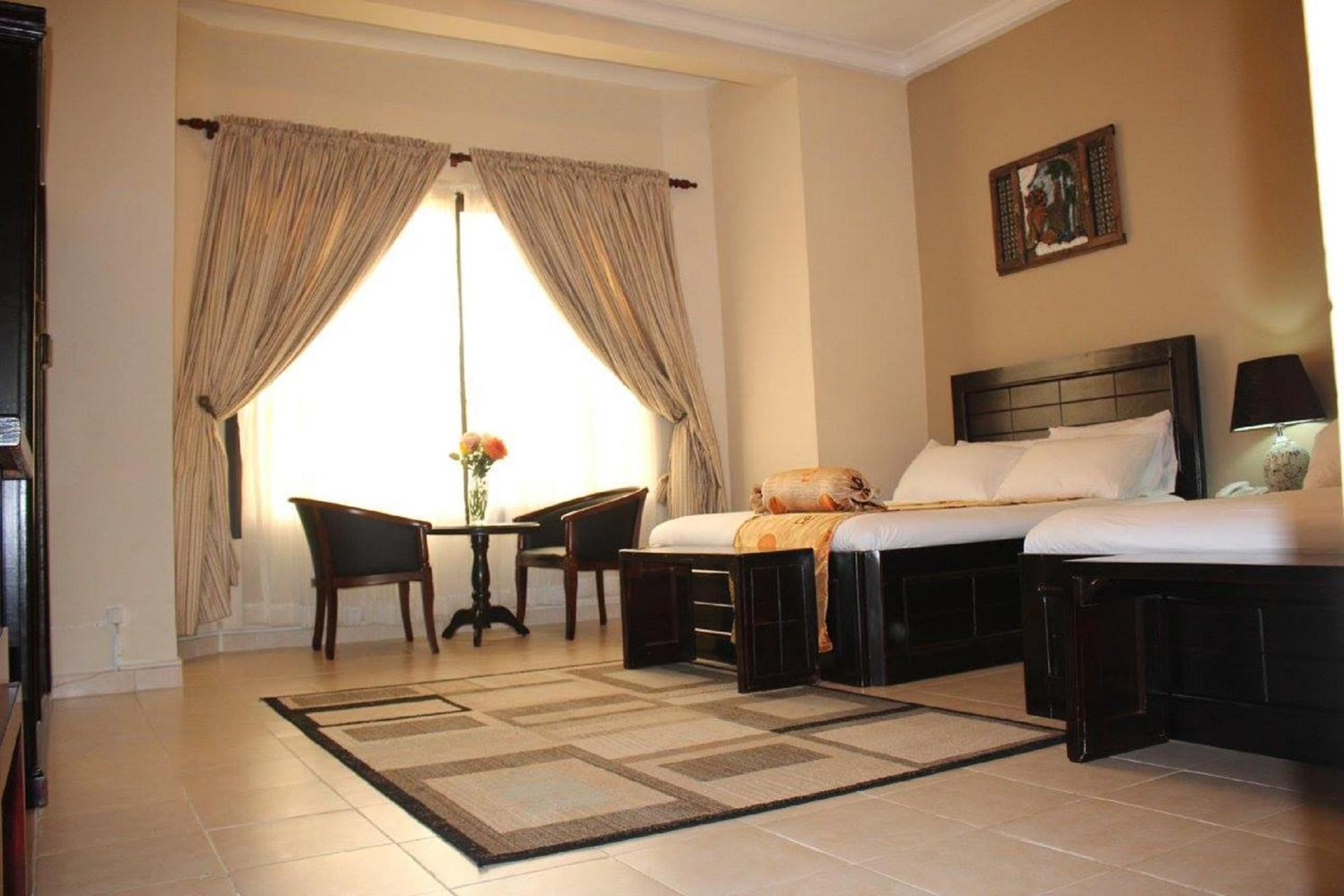 Palm Spring Resort Монровия Экстерьер фото